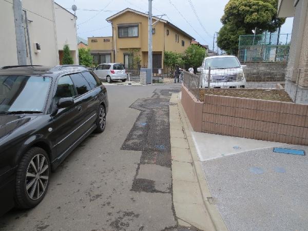 Local photos, including front road. It is a front road 1.