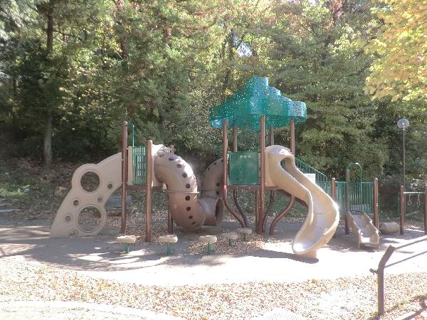 park. Spread over 300m north-south 300m to the forest park of Mukaihara "Mukaihara of Forest Park"