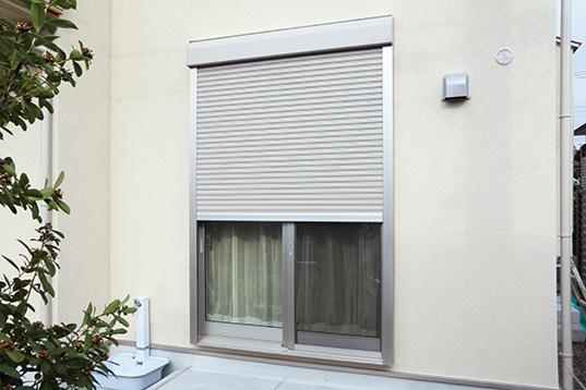 Security equipment. On the first floor of the sweep-out window, Switch can be loading and unloading, Also we established the effective electric shutter to crime prevention.