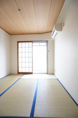 Living and room. As it is purring even nap because there is a Japanese-style room. It is a healing space.