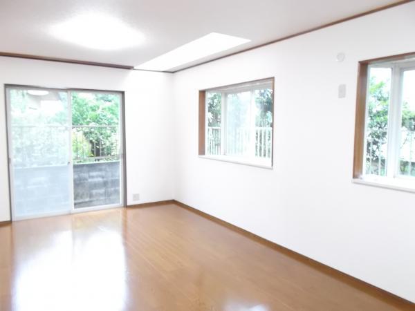 Living. Window a lot of bright living. Floor flooring Uwabari, Already in place Paste Cross.