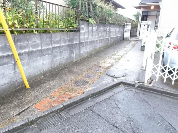 Parking lot. Parking space for 1 vehicle.