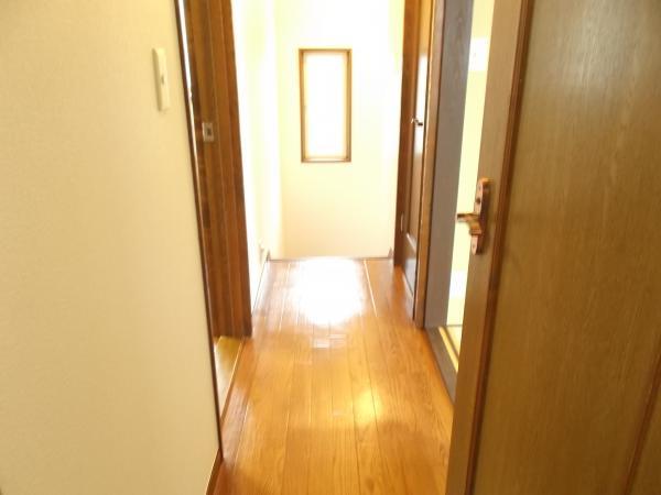 Other introspection. 2 Kairoka, Cemented floor cushion floor, Already in place Paste Cross.