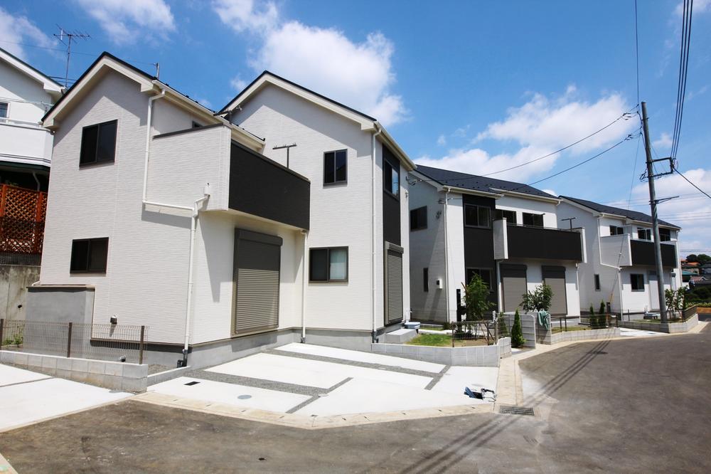 Sale already cityscape photo. Sale already the city average