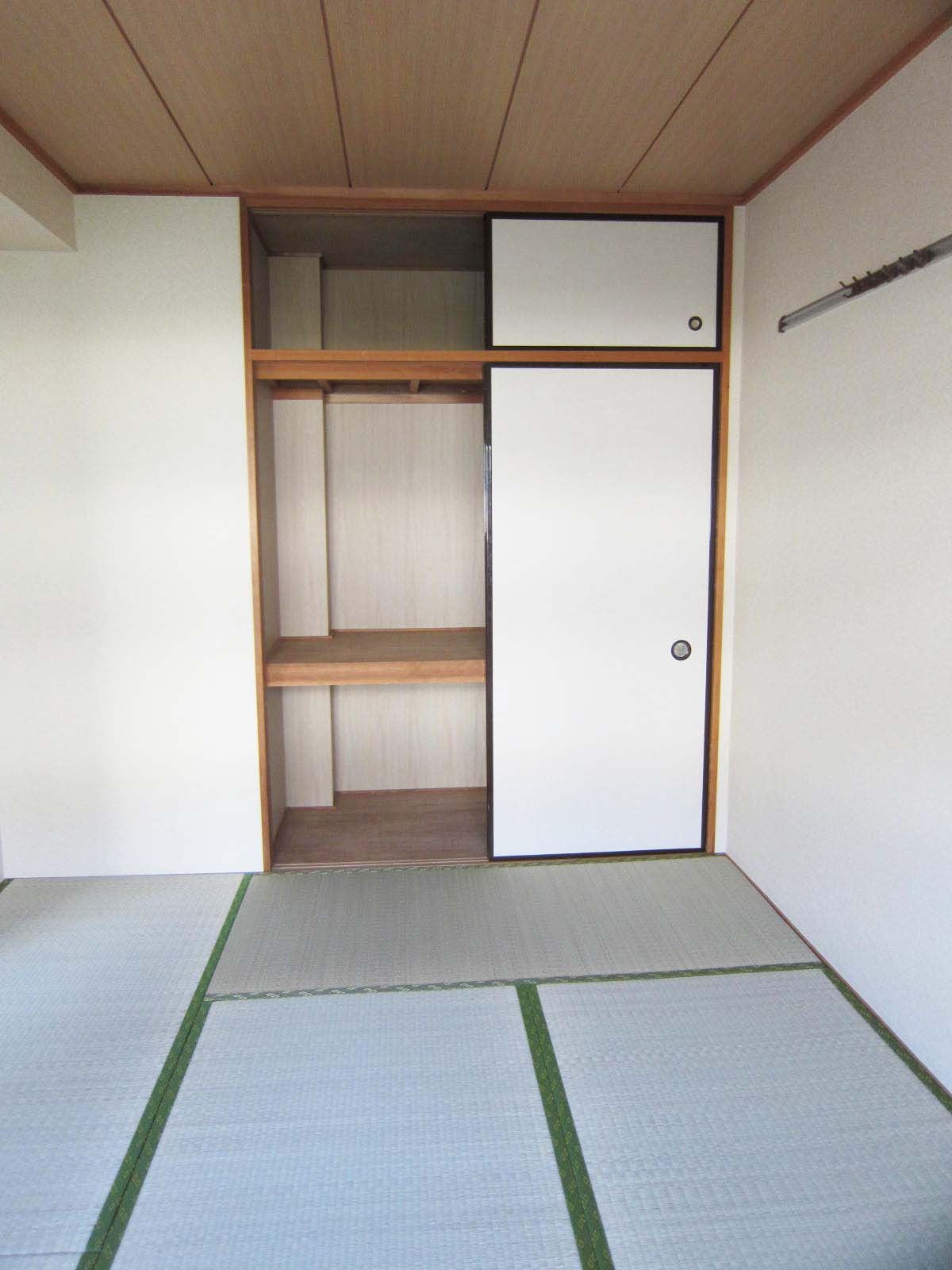 Other room space. There is a closet large Japanese-style room