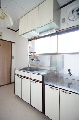 Kitchen. Also easy to kitchen space bright and ventilation have windows