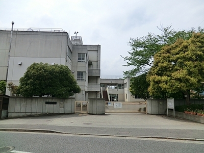 Primary school. Kurikidai up to elementary school (elementary school) 880m