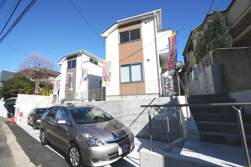 Local appearance photo. Local (12 May 2013) Shooting