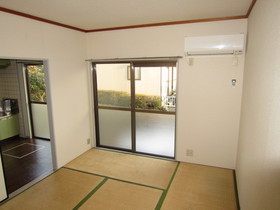 Living and room. 1F Japanese-style room 6 quires Air-conditioned 1 groups