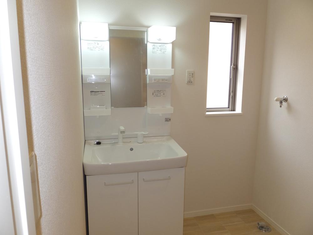 Wash basin, toilet. Indoor (11 May 2013) Shooting