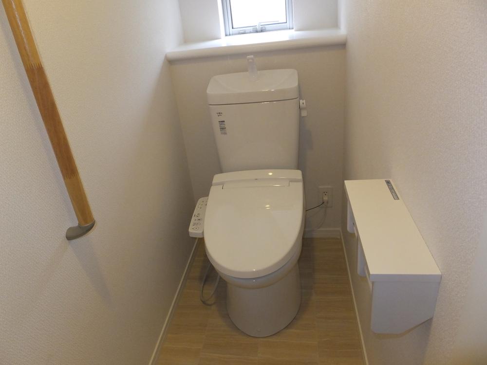 Toilet. Indoor (11 May 2013) Shooting