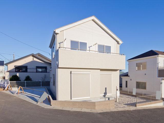 Local photos, including front road. Local (12 May 2013) Shooting