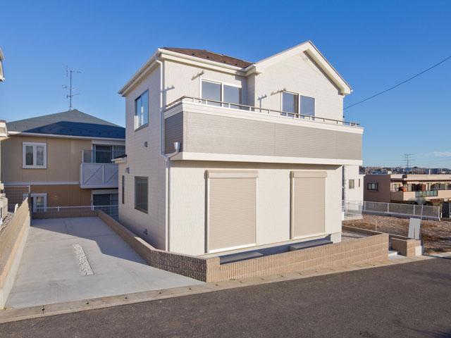 Local photos, including front road. Local (12 May 2013) Shooting