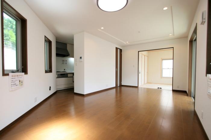 Living. Please call up to alpine industry 0800-603-0604 [Toll free]      "It's two-story new construction condominiums of Yurikeoka Station 14 mins. Good per sun. Large 4LDK. Naruken construction. "