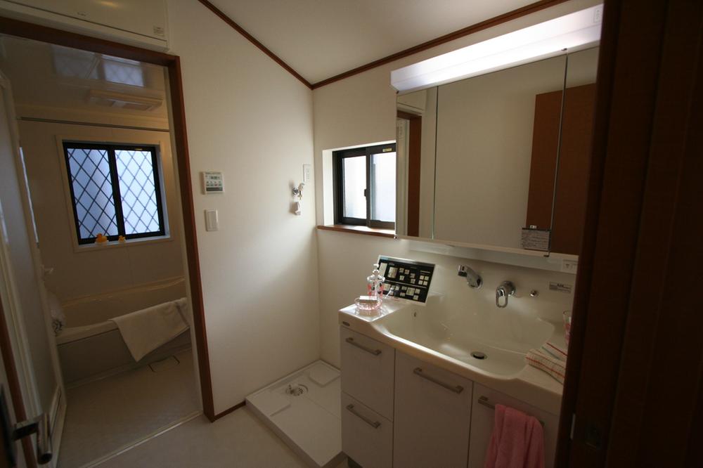 Wash basin, toilet. Indoor (September 2013) Shooting