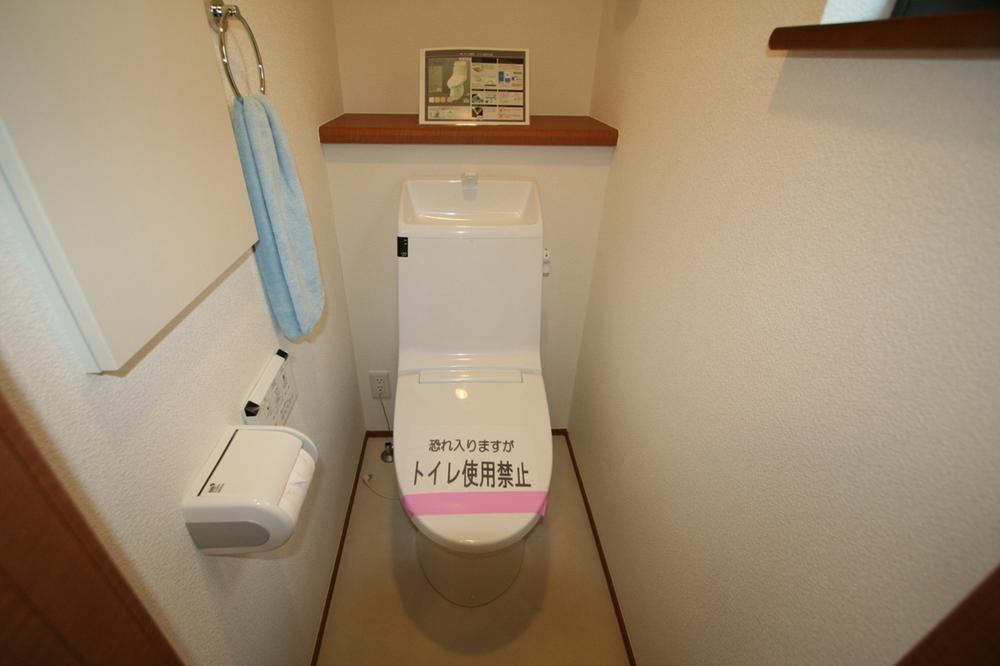 Toilet. Indoor (September 2013) Shooting