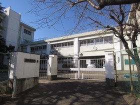 Primary school. Chiyo months hill to elementary school (elementary school) 200m