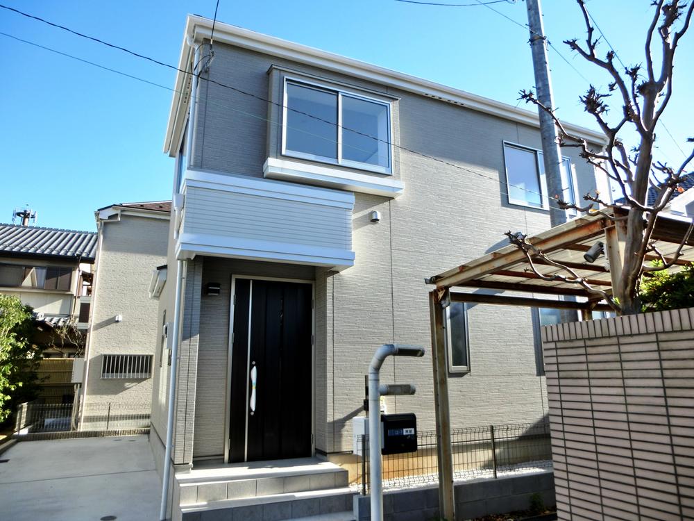 Local appearance photo. Building 2