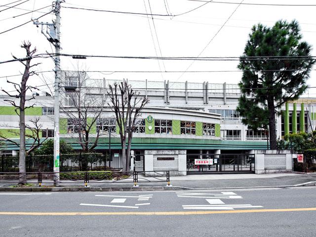 Primary school. 1200m to the Kawasaki Municipal Nishiikuta Elementary School