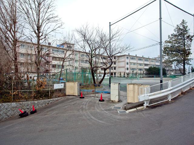 Junior high school. 1100m to the Kawasaki Municipal Nishiikuta junior high school