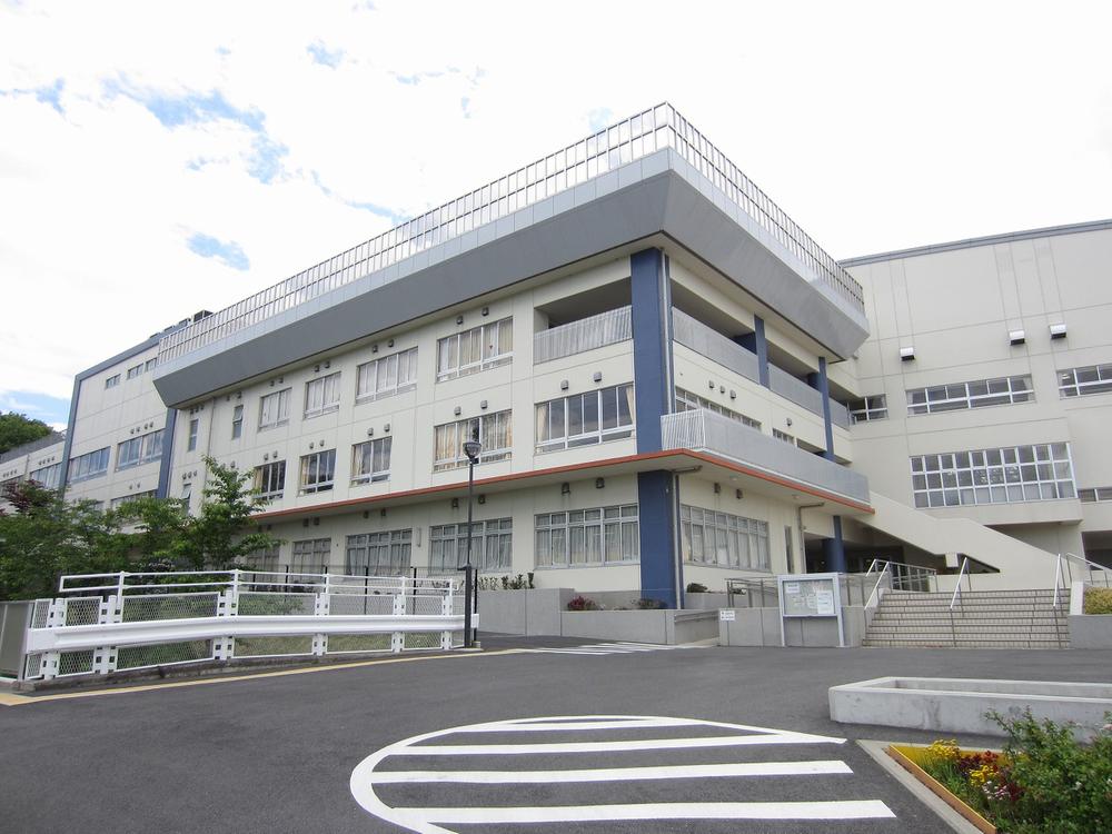Junior high school. Kakio 780m until junior high school