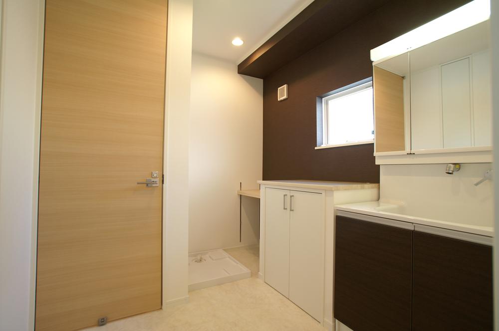 Wash basin, toilet. Room (May 2013) Shooting