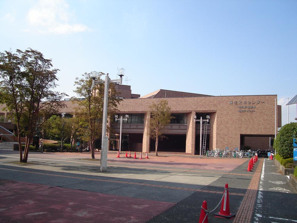 Government office. It is a ward office, which is adjacent to the 850m library to Kawasaki Aso ward office. Also nearby, such as bank, It is a short from the station.