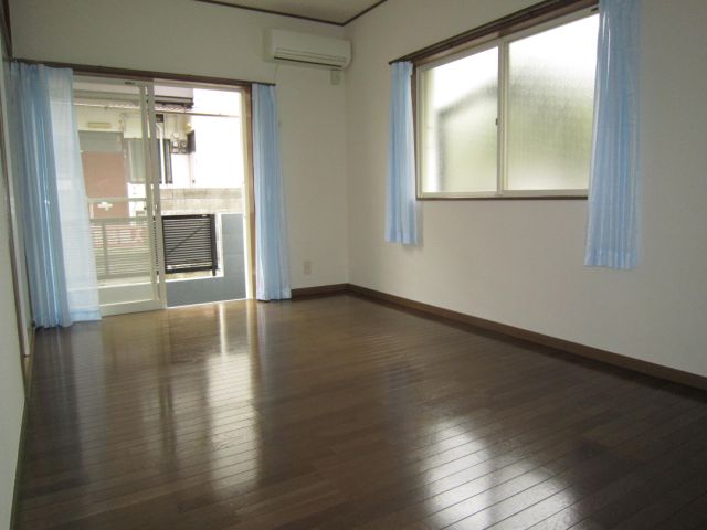 Living and room. 1 Kaikaku room of the room