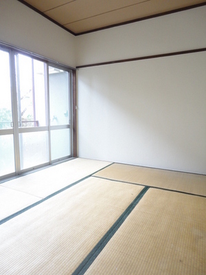 Living and room. As it is purring even nap because there is a Japanese-style room. It is a healing space.