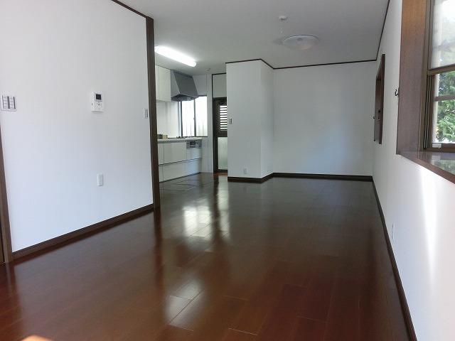 Living. Please relax in 17 quires of LDK.