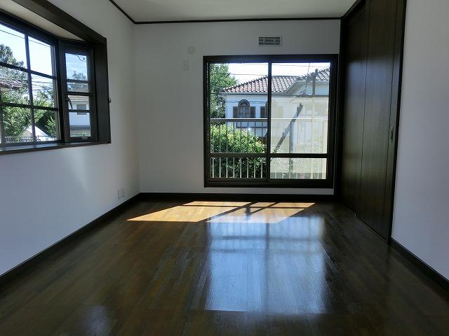 Non-living room. Bright room.