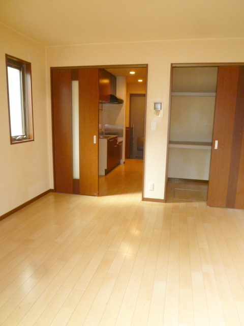 Other room space.  ☆ Bright Western-style ☆ 