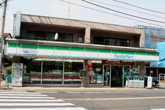 Convenience store. FamilyMart Nishiikuta up (convenience store) 977m