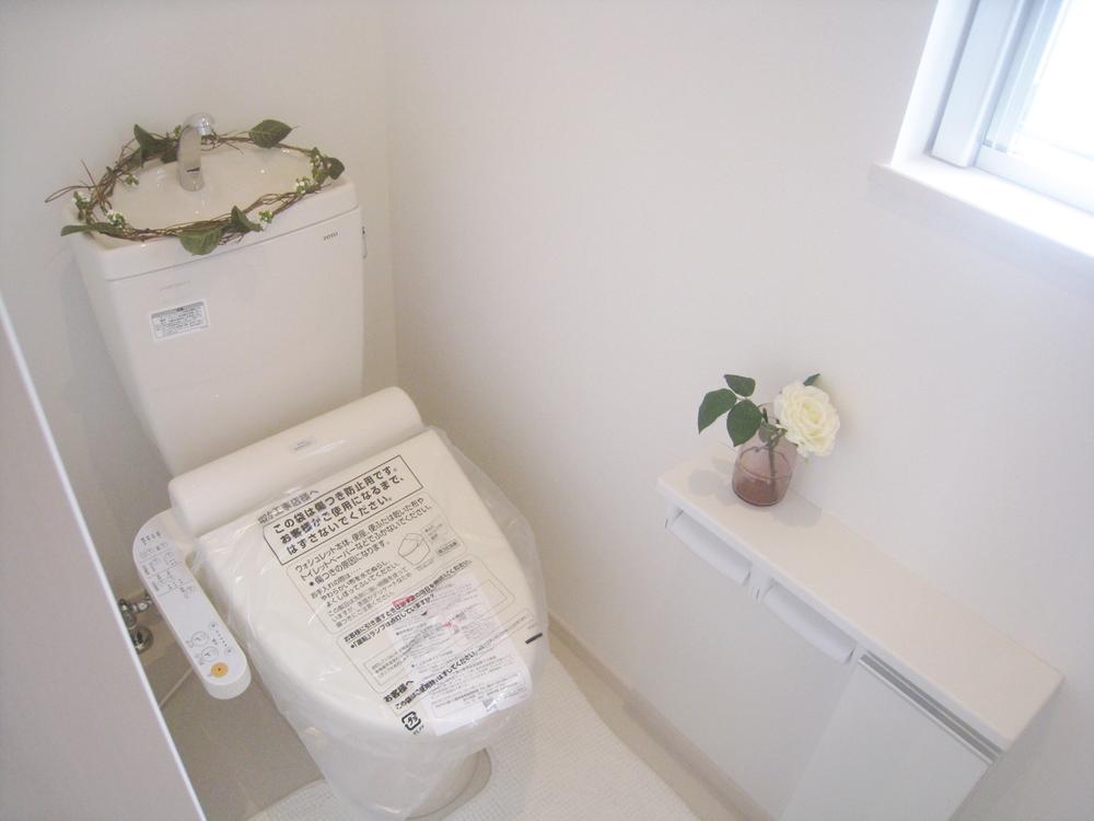 Toilet. Washer with toilet