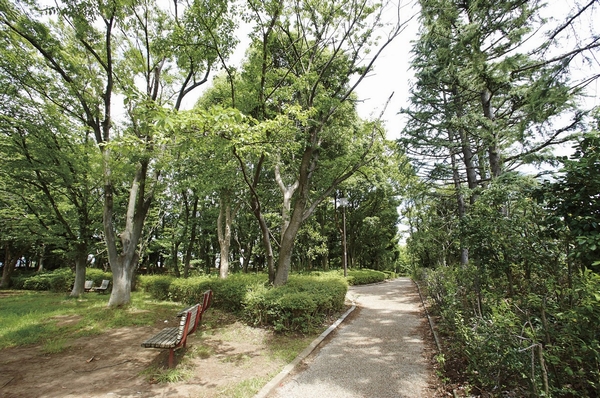 Kamematsu Tsuru park (walk 11 minutes / About 860m)