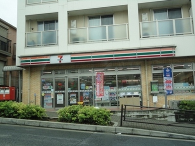 Convenience store. 445m to Seven-Eleven (convenience store)