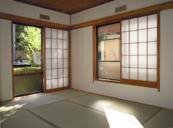 Non-living room. It is the first floor of the bright and calm Japanese-style room. 