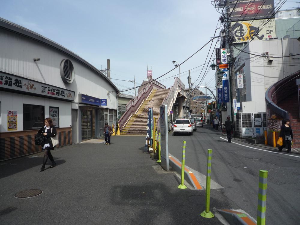 station. Yomiuri Land 1200m before the station