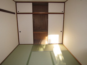 Living and room. Japanese-style room 6 quires Storage between 1 With upper closet