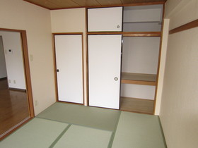 Living and room. Japanese-style room 6 quires Storage between 1 With upper closet