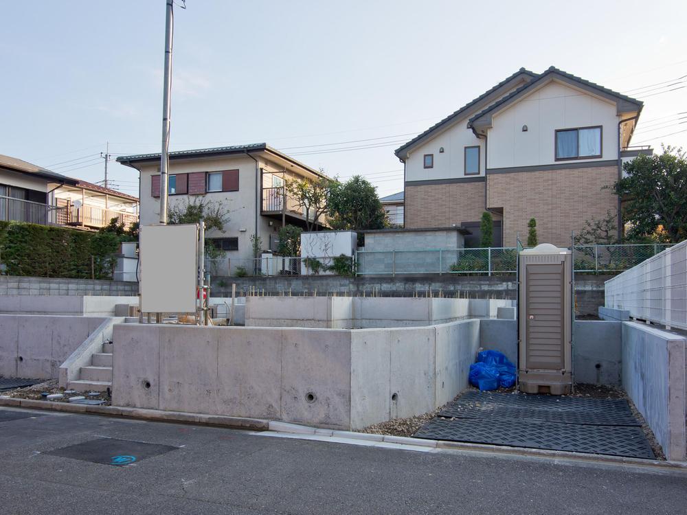 Local photos, including front road. Local (10 May 2013) Shooting