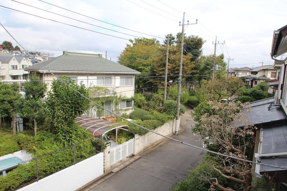 View photos from the dwelling unit. Local (10 May 2013) Shooting