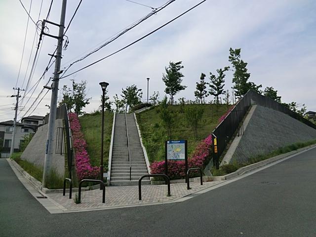 park. Manpukuji is a big park in the location of 230m 3-minute walk to the hill park of forest