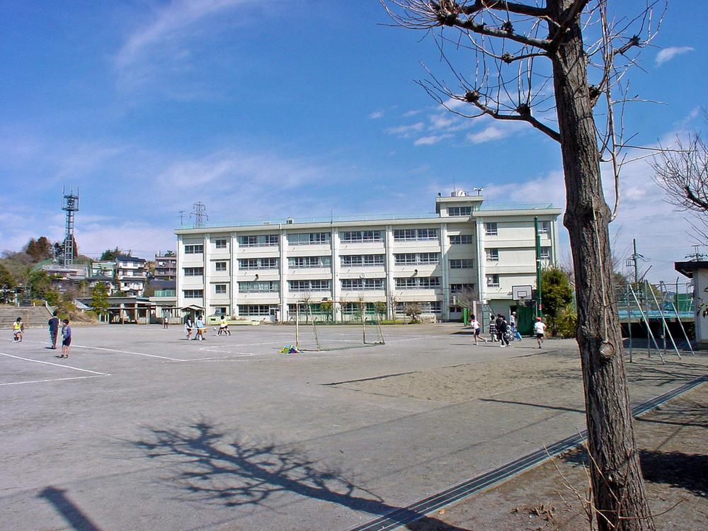Primary school. 480m until Chiyo months hill elementary school