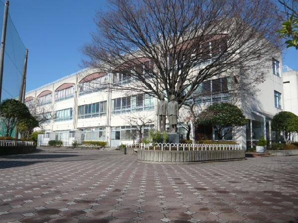 Junior high school. Kinteichu 1140m to school