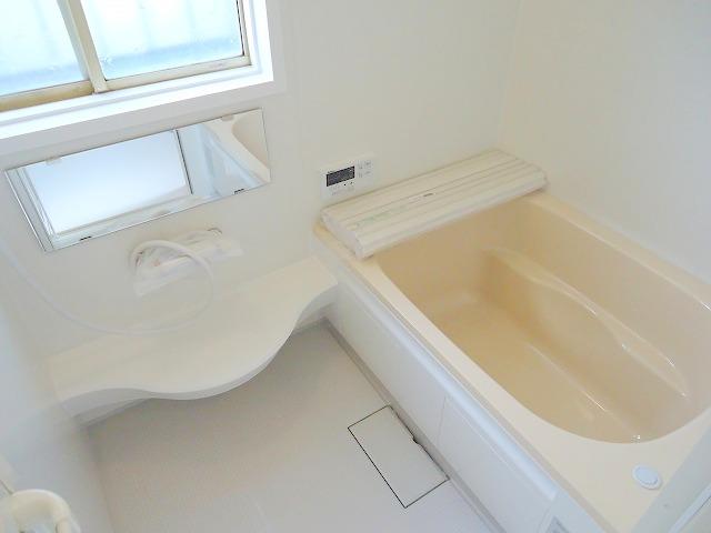 Bathroom. Please heal the fatigue of the day in the bathroom.