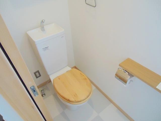 Toilet. It is clean toilets.