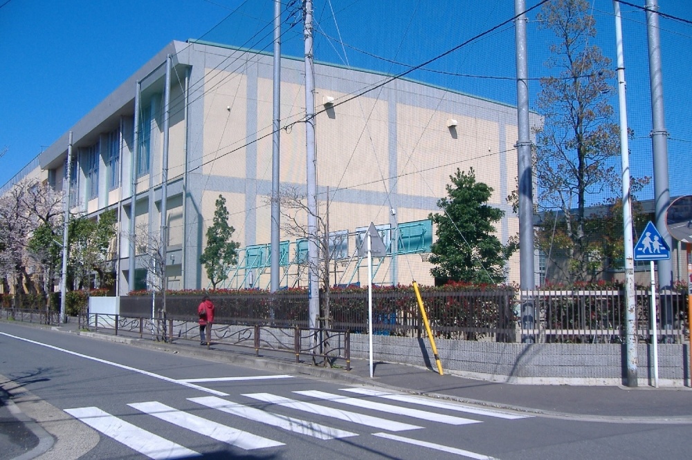 Junior high school. Municipal Kawanakajima until junior high school (junior high school) 822m