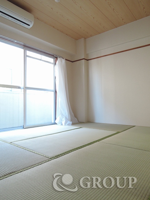 Other room space. Japanese-style room to settle