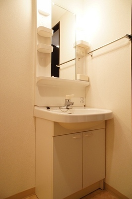 Washroom. Easy-to-use independent wash basin